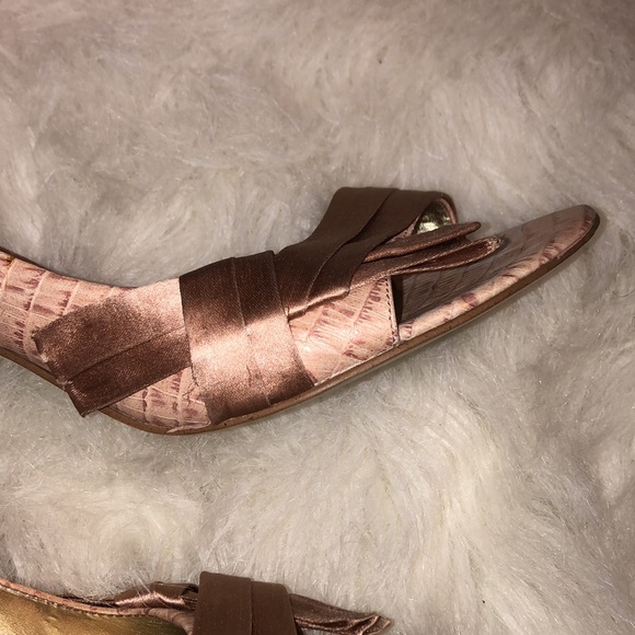 Nine West Rose Gold vintage heels. Size 8 1/2 - Picture 4 of 6